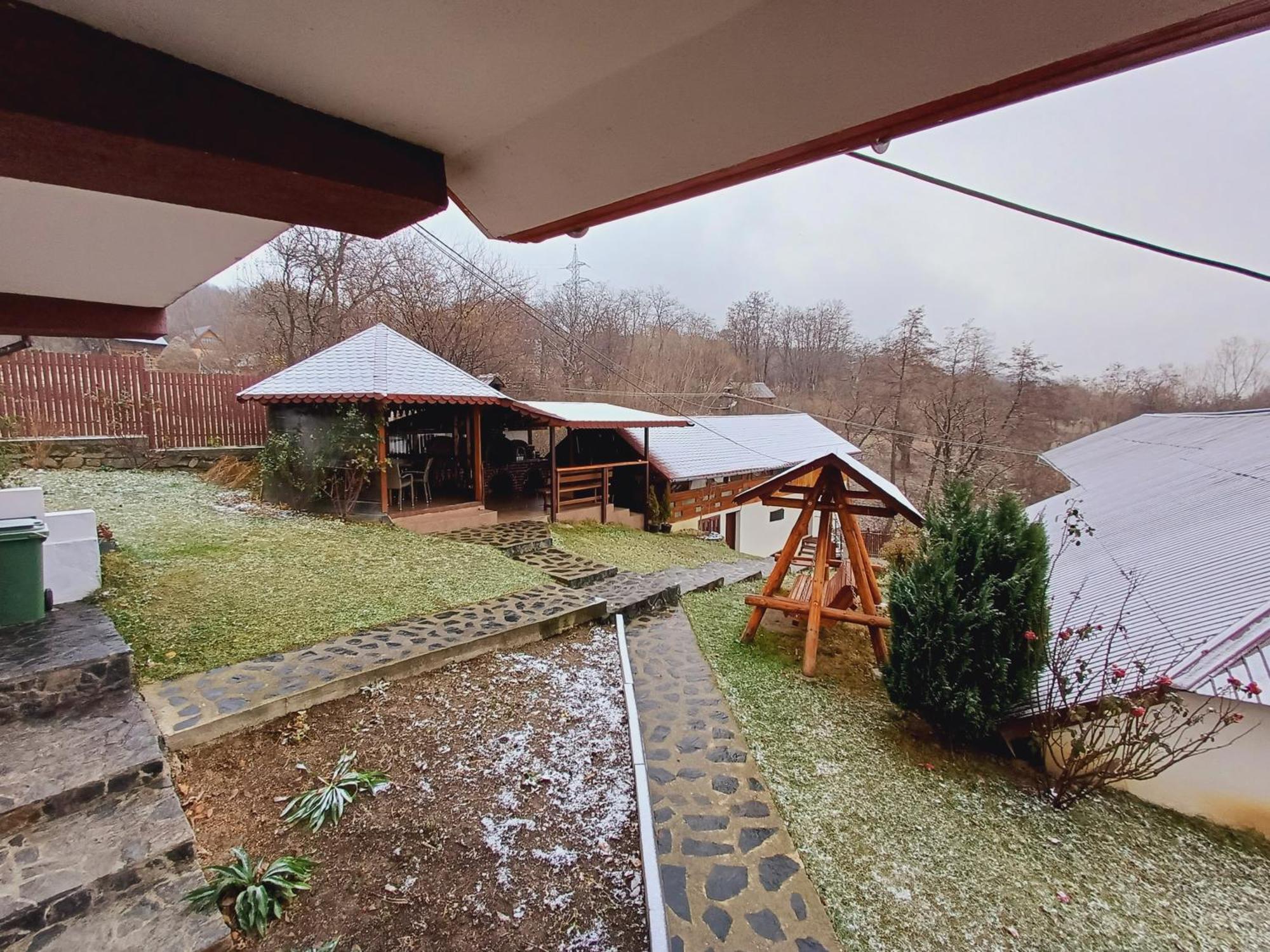 فندق Casa Silvia Căpăţîneni-Ungureni المظهر الخارجي الصورة